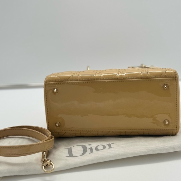 Dior Tan Quilted Handbag Size Medium Patent Leather - Picture 4 of 17